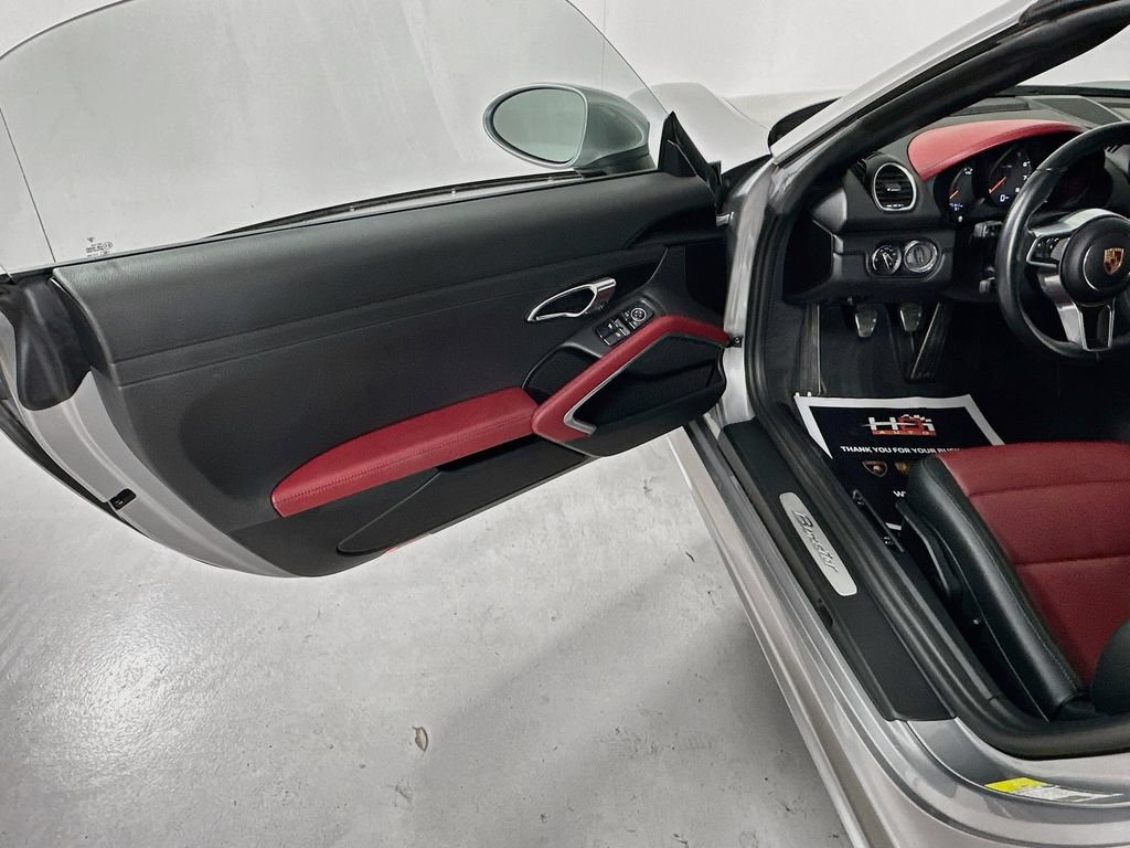 Used 2017 Porsche 718 Boxster RWD image 13