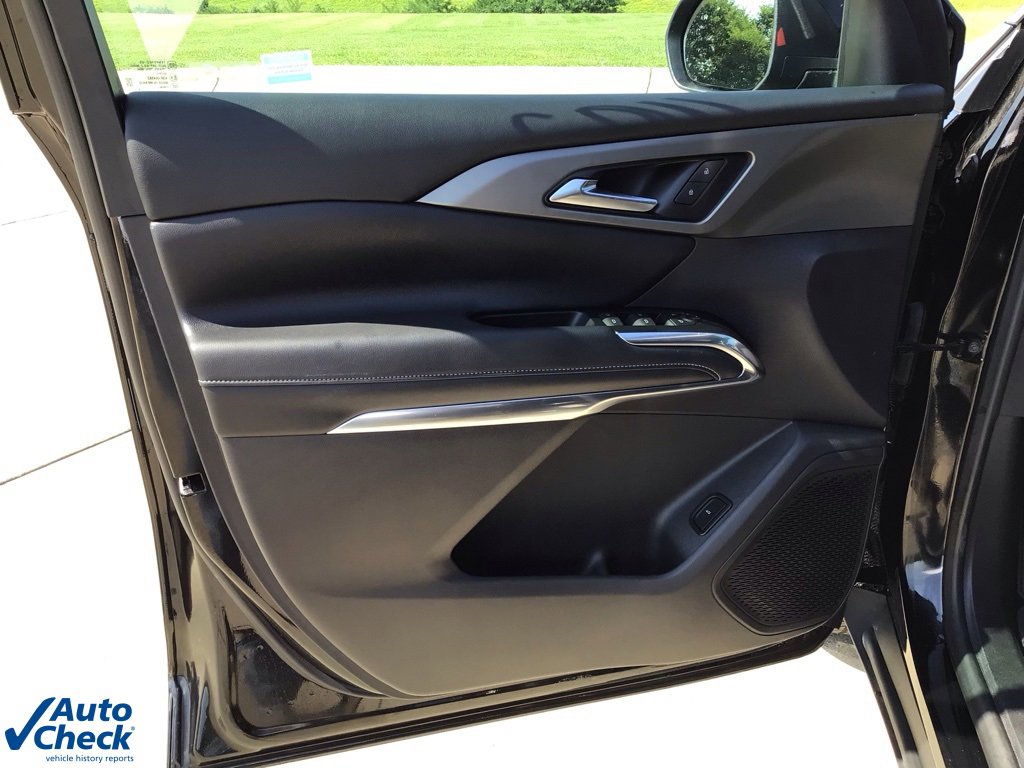 Used 2025 Chevrolet Traverse LT image 22