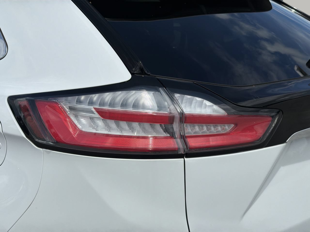Used 2020 Ford Edge SEL w/ Cargo Accessory Package FWD image 7