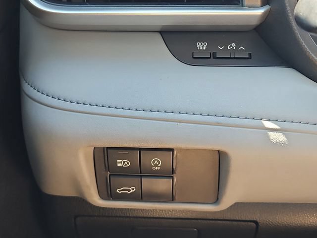 Used 2023 Toyota Highlander LE FWD image 23