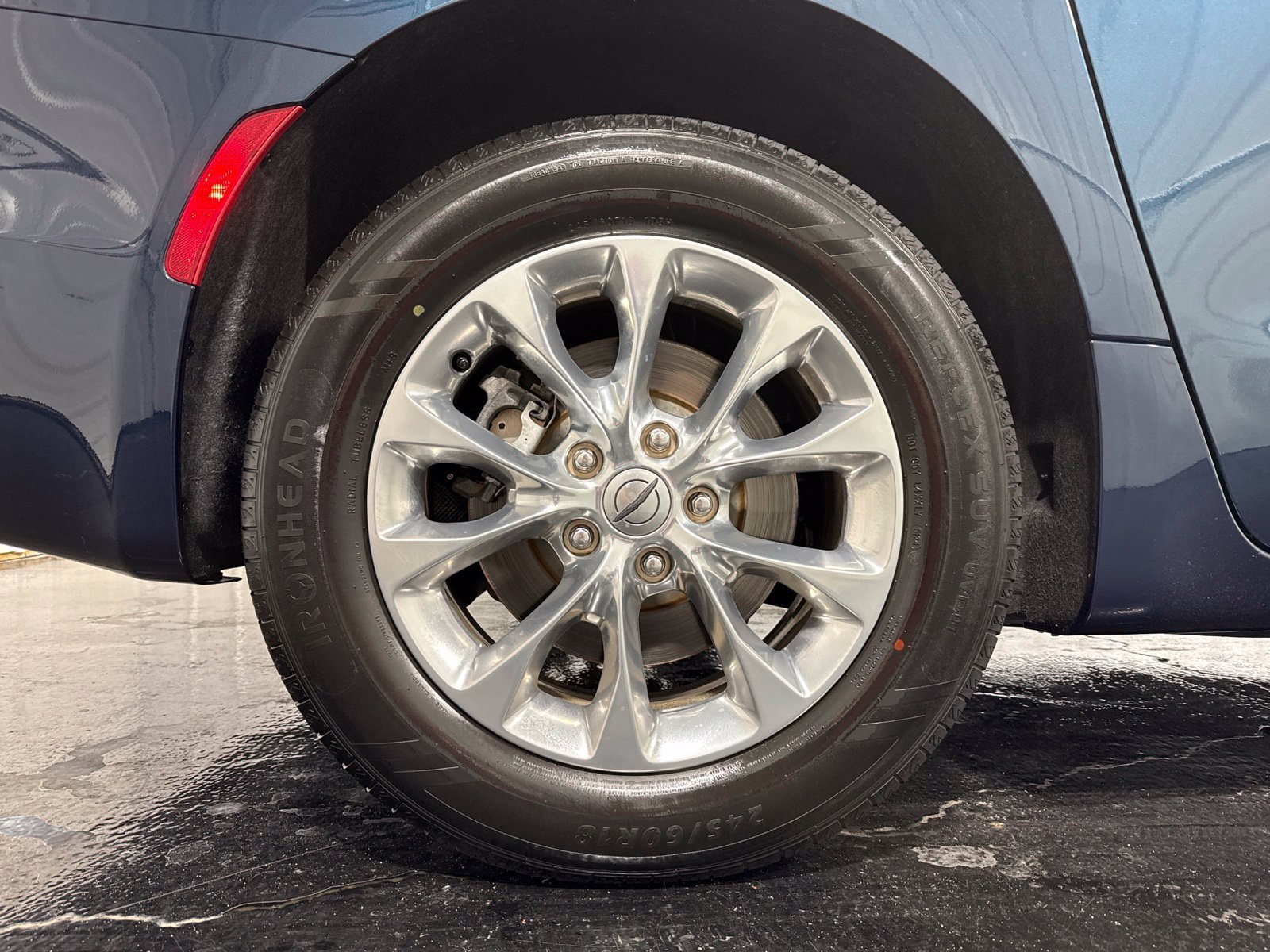 Used 2022 Chrysler Pacifica Touring-L AWD/4WD image 10