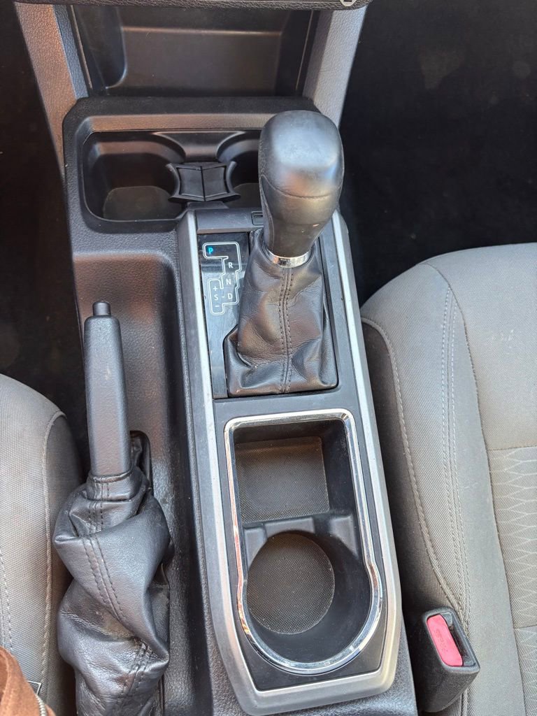 Used 2016 Toyota Tacoma SR5 w/ SR5 Appearance Package (SN) image 19