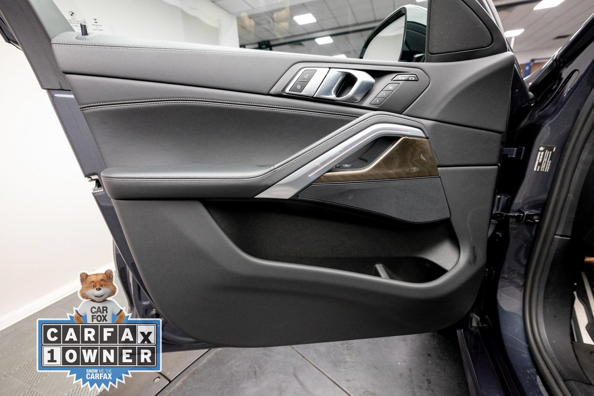 Used 2022 BMW X6 xDrive40i w/ M Sport Package AWD/4WD image 32