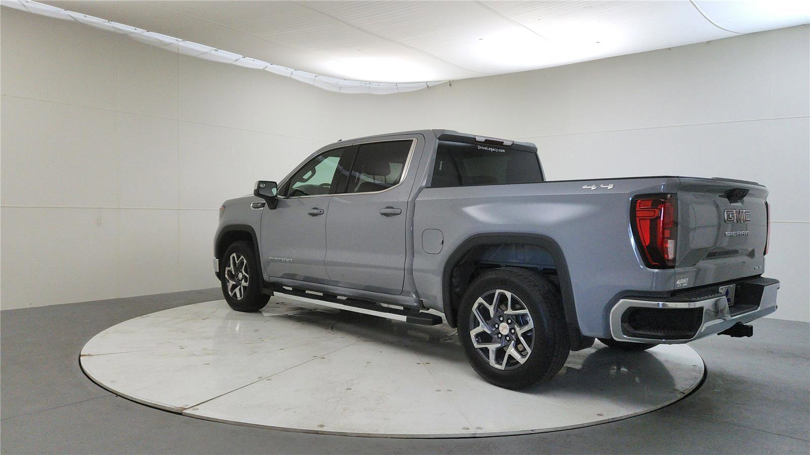 Used 2025 GMC Sierra 1500 SLE image 5