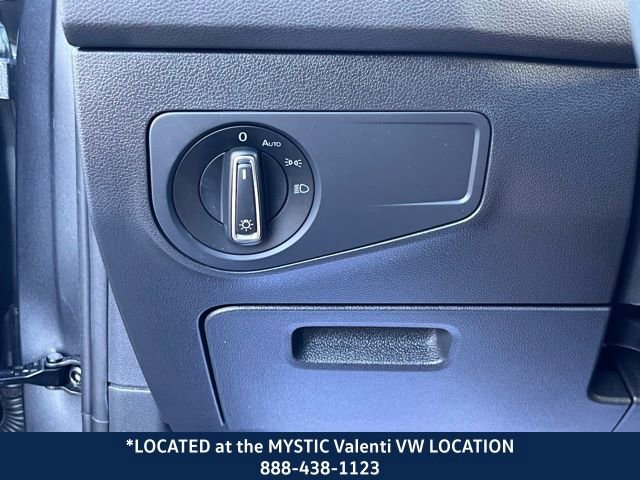 Used 2020 Volkswagen Tiguan SE image 35