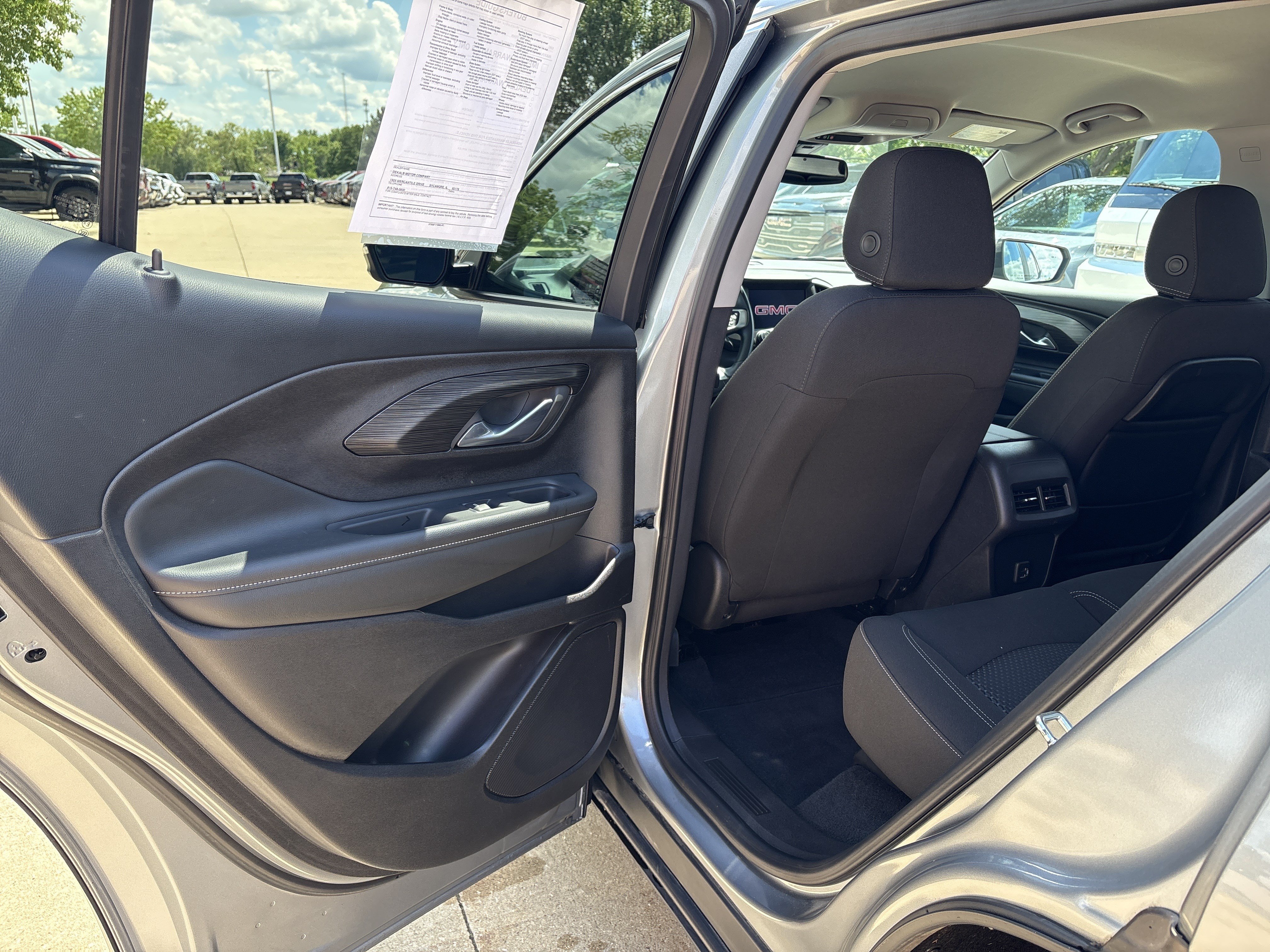 Used 2024 GMC Terrain SLE w/ Driver Convenience Package AWD/4WD image 11