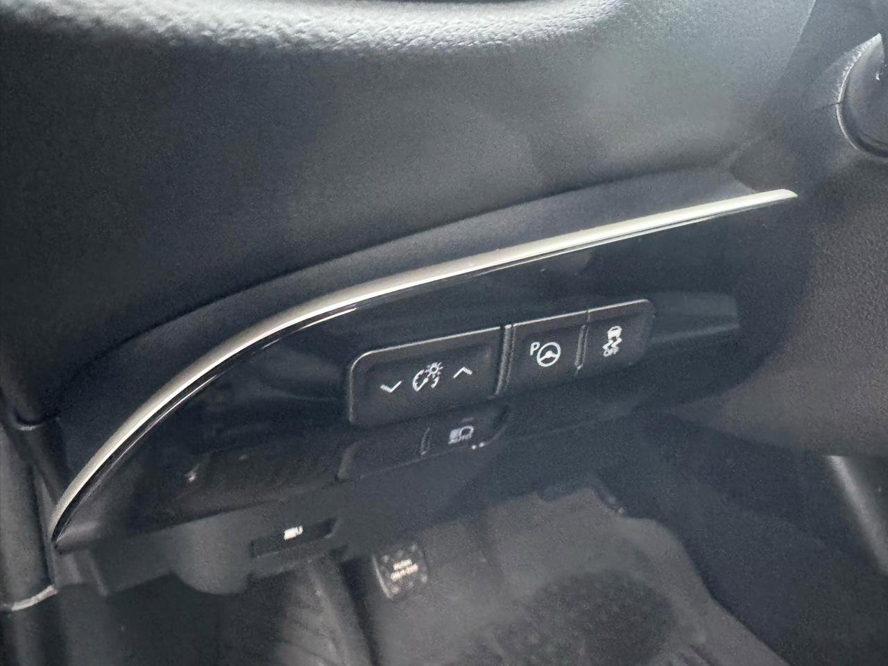 Used 2022 Toyota Prius XLE FWD image 33