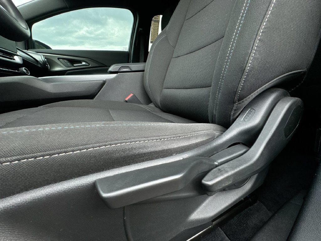 Used 2025 Chevrolet Equinox EV LT FWD image 14
