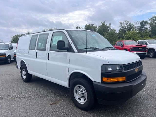 New 2025 Chevrolet Express 3500 Work Van w/ Driver Convenience Package image 14