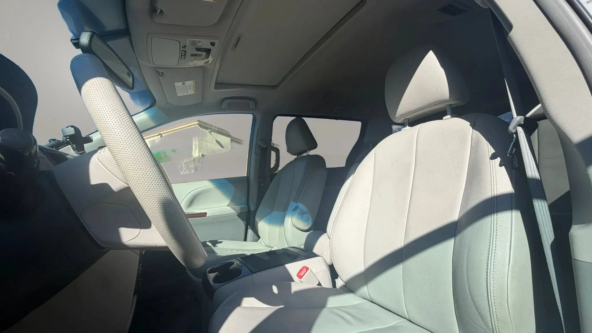 Used 2013 Toyota Sienna XLE FWD image 10