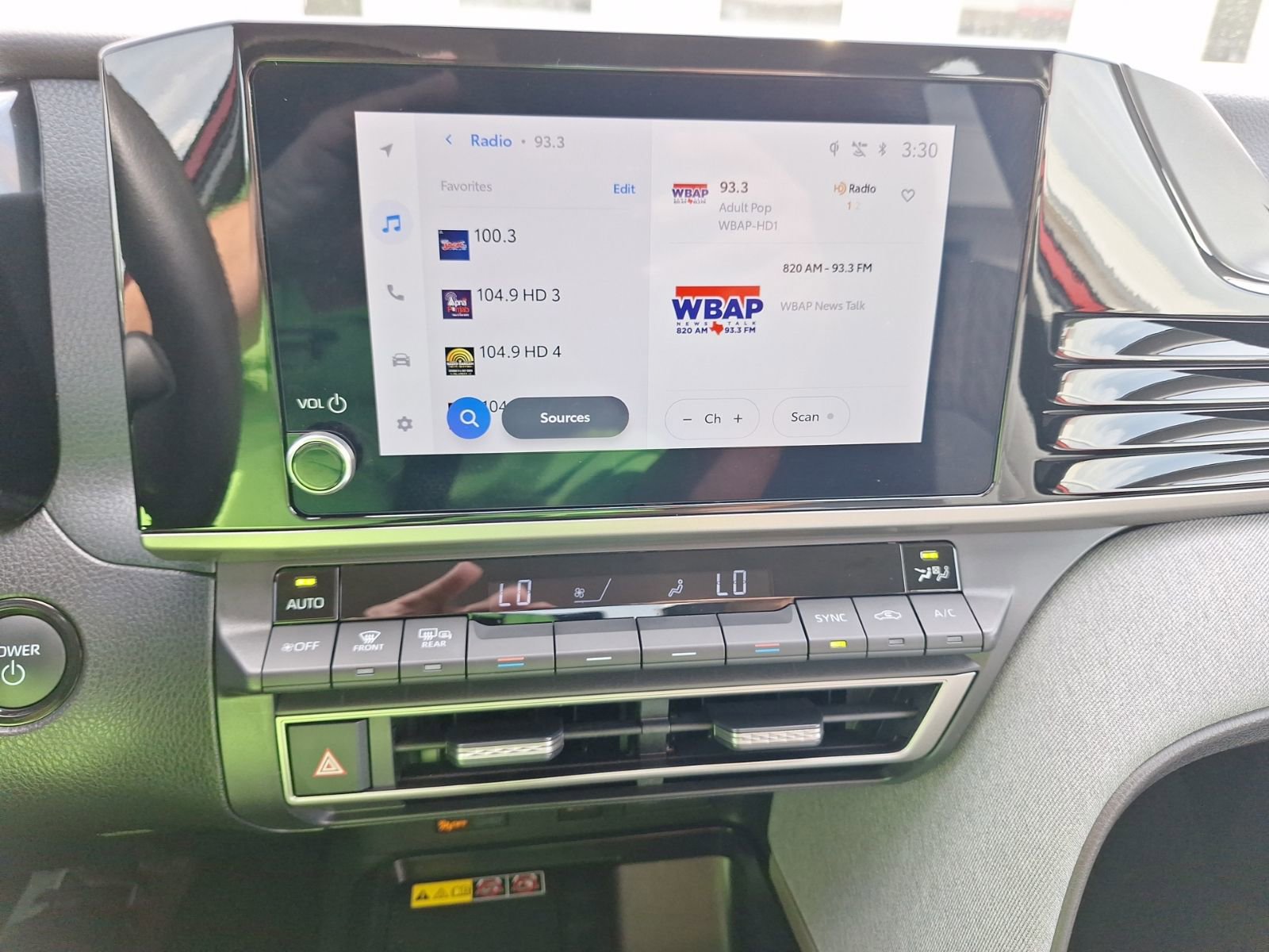 Used 2025 Toyota Camry LE w/ Convenience Package image 27