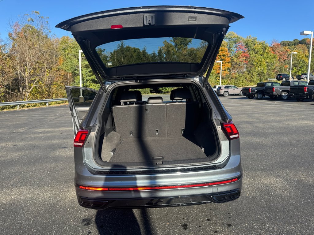 Used 2022 Volkswagen Tiguan SE R-Line AWD/4WD image 27