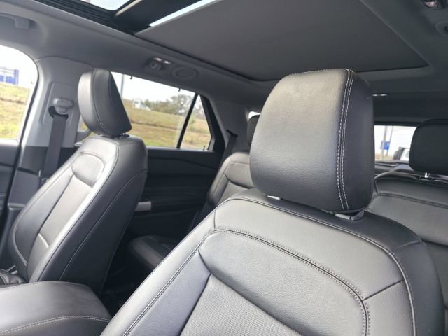 Used 2022 Ford Explorer Limited w/ Equipment Group 301A image 12