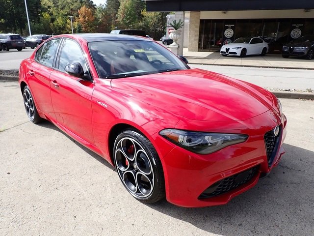 New 2025 Alfa Romeo Giulia AWD w/ Veloce Package AWD image 9