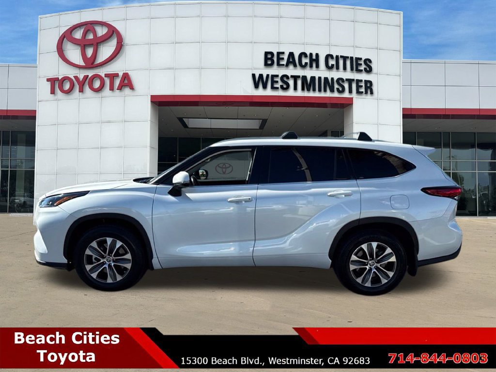 Used 2022 Toyota Highlander XLE FWD image 7