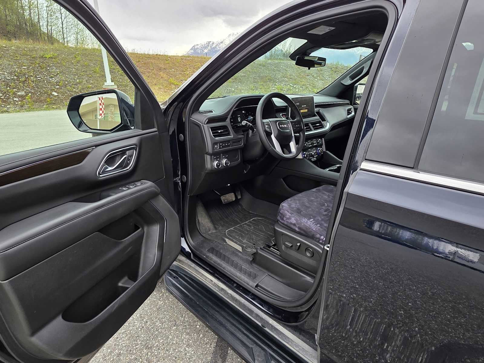 Used 2022 GMC Yukon SLE AWD/4WD image 19