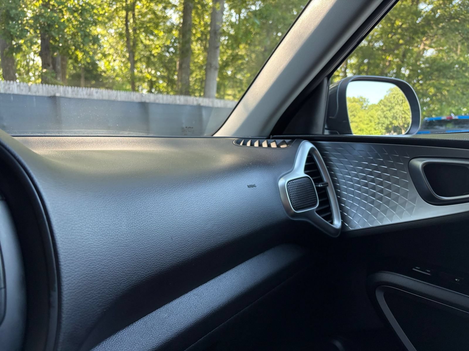 Used 2025 Kia Soul LX w/ LX Technology Package FWD image 33