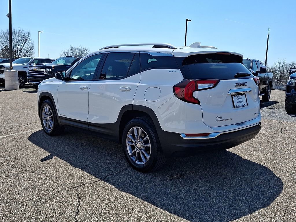 Used 2024 GMC Terrain SLT image 7