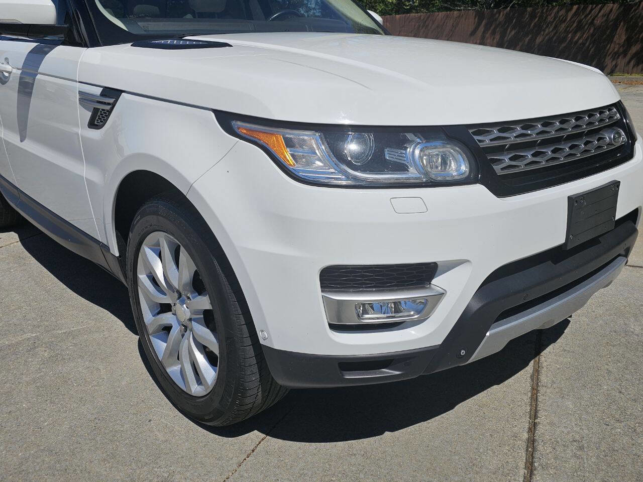 Used 2014 Land Rover Range Rover Sport HSE image 24