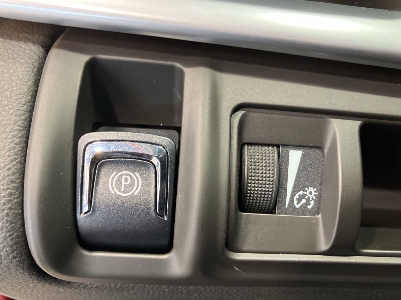 Used 2013 Cadillac XTS Luxury w/ Driver Awareness Package FWD image 15