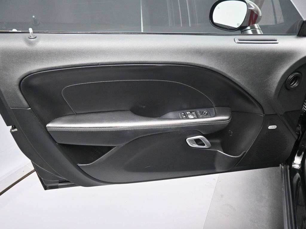 Used 2019 Dodge Challenger SXT w/ Plus Package image 5