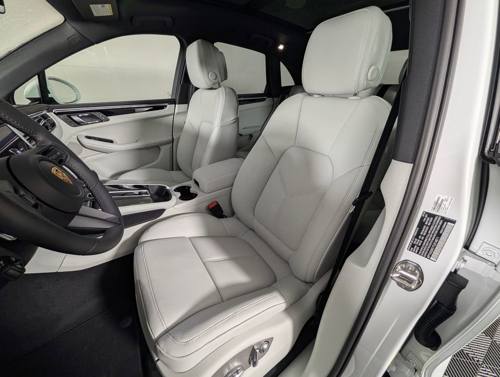 New 2026 Porsche Macan Turbo AWD/4WD image 5