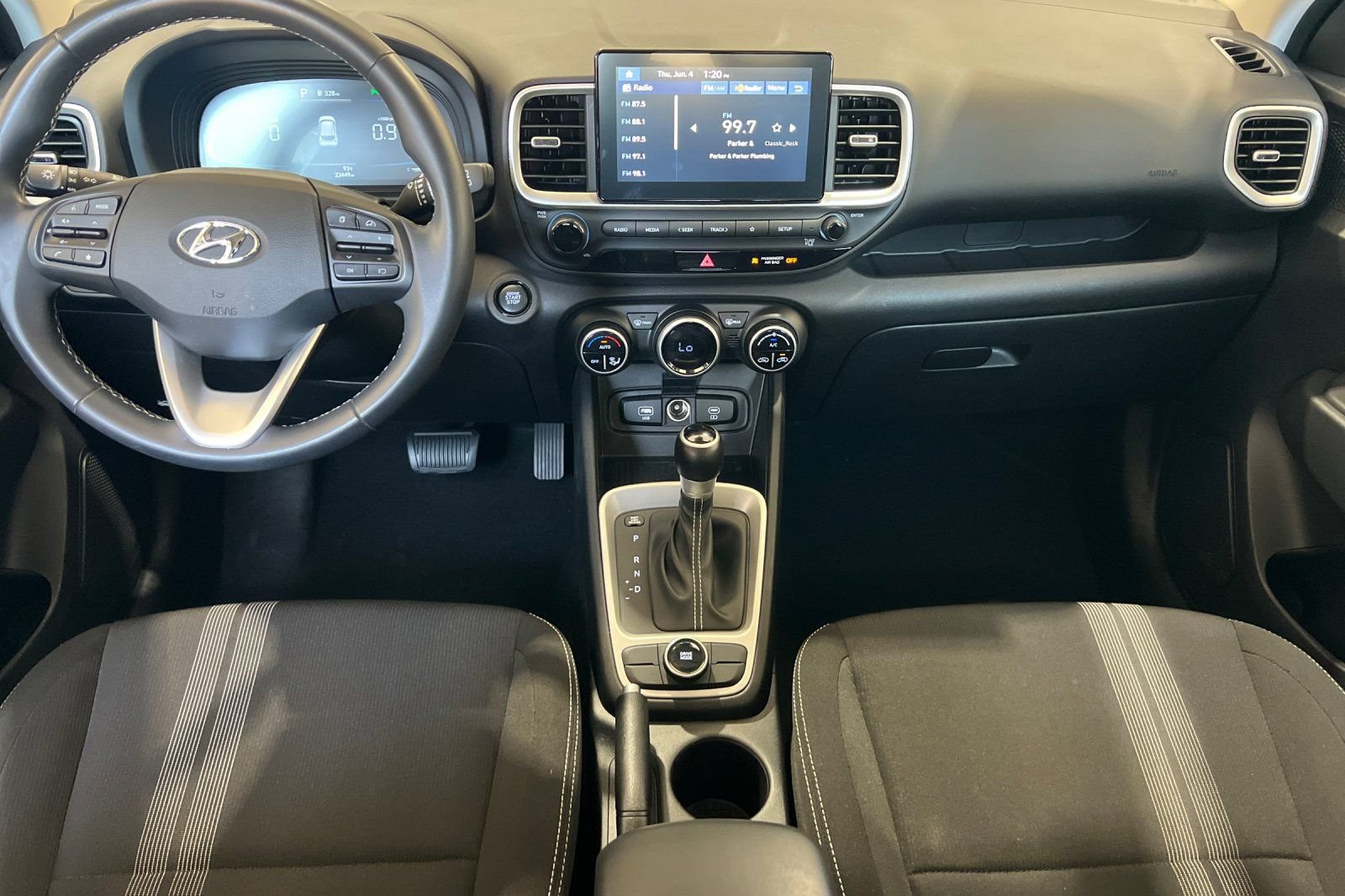Used 2025 Hyundai Venue SEL FWD image 17
