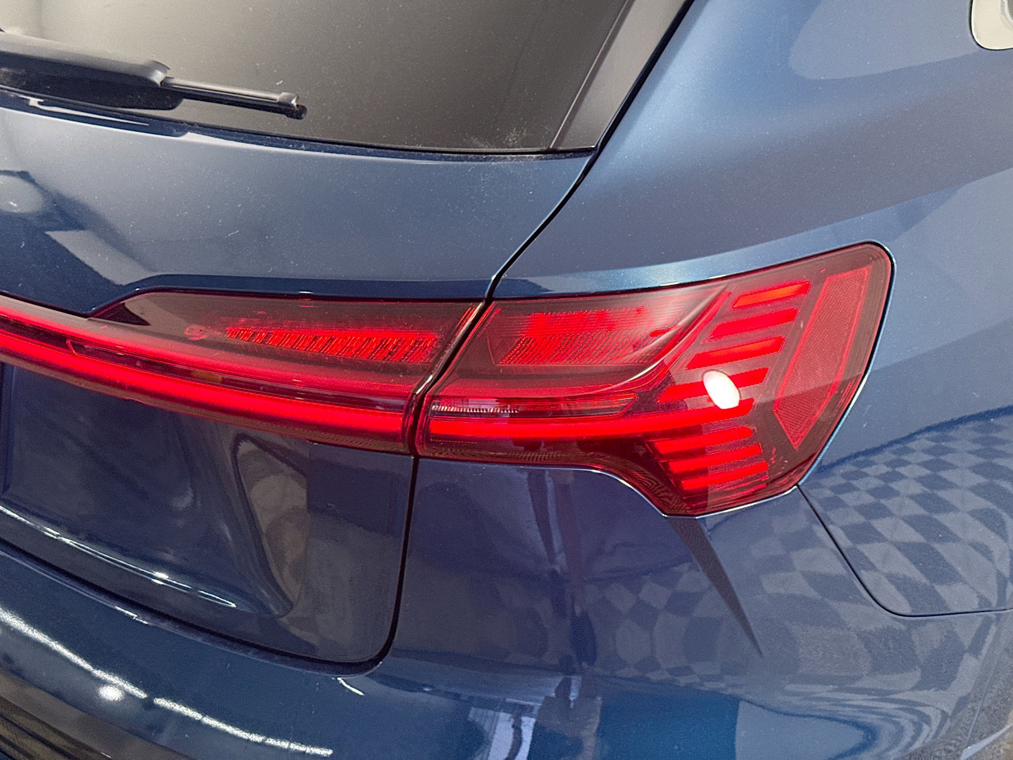 Used 2019 Audi e-tron Prestige w/ Prestige Package image 34