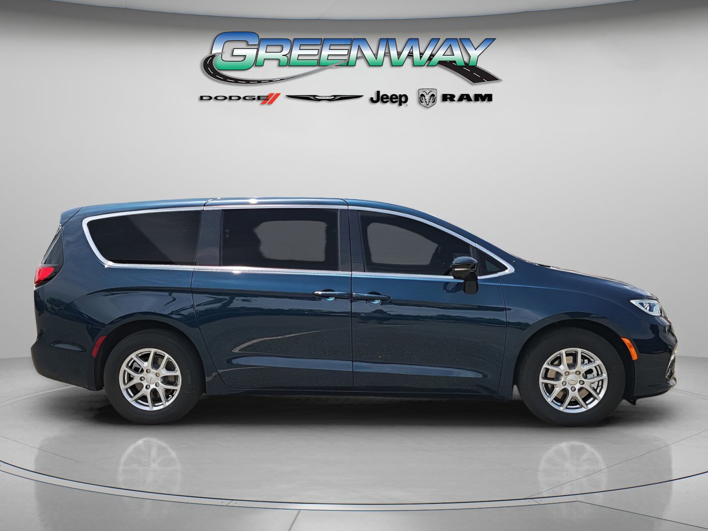 New 2025 Chrysler Pacifica Select w/ Uconnect Theater Family Group image 4