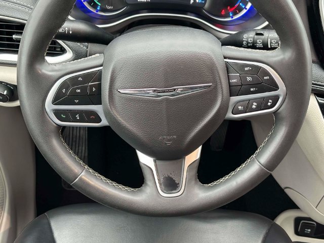 Used 2023 Chrysler Pacifica Touring-L FWD image 30