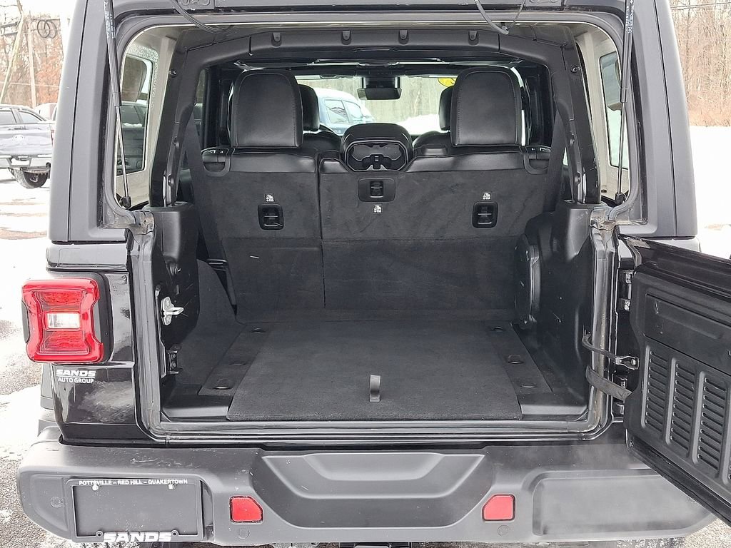Used 2022 Jeep Wrangler Unlimited Sahara w/ LED Lighting Group image 31