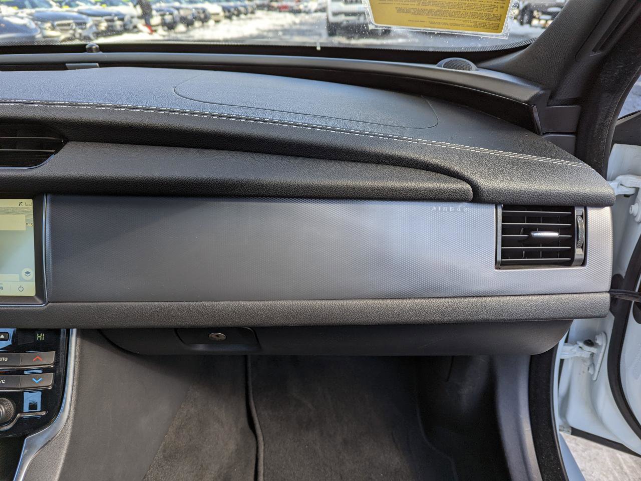 Used 2017 Jaguar XF R-Sport image 32