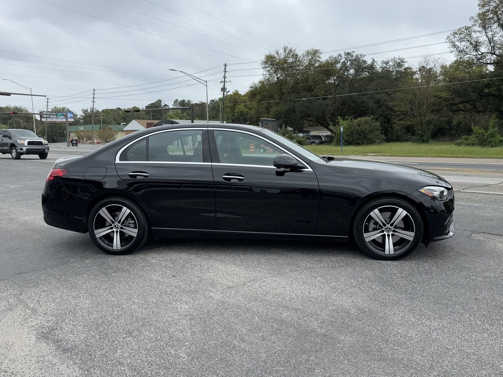 Used 2025 Mercedes-Benz C 300 Sedan image 6