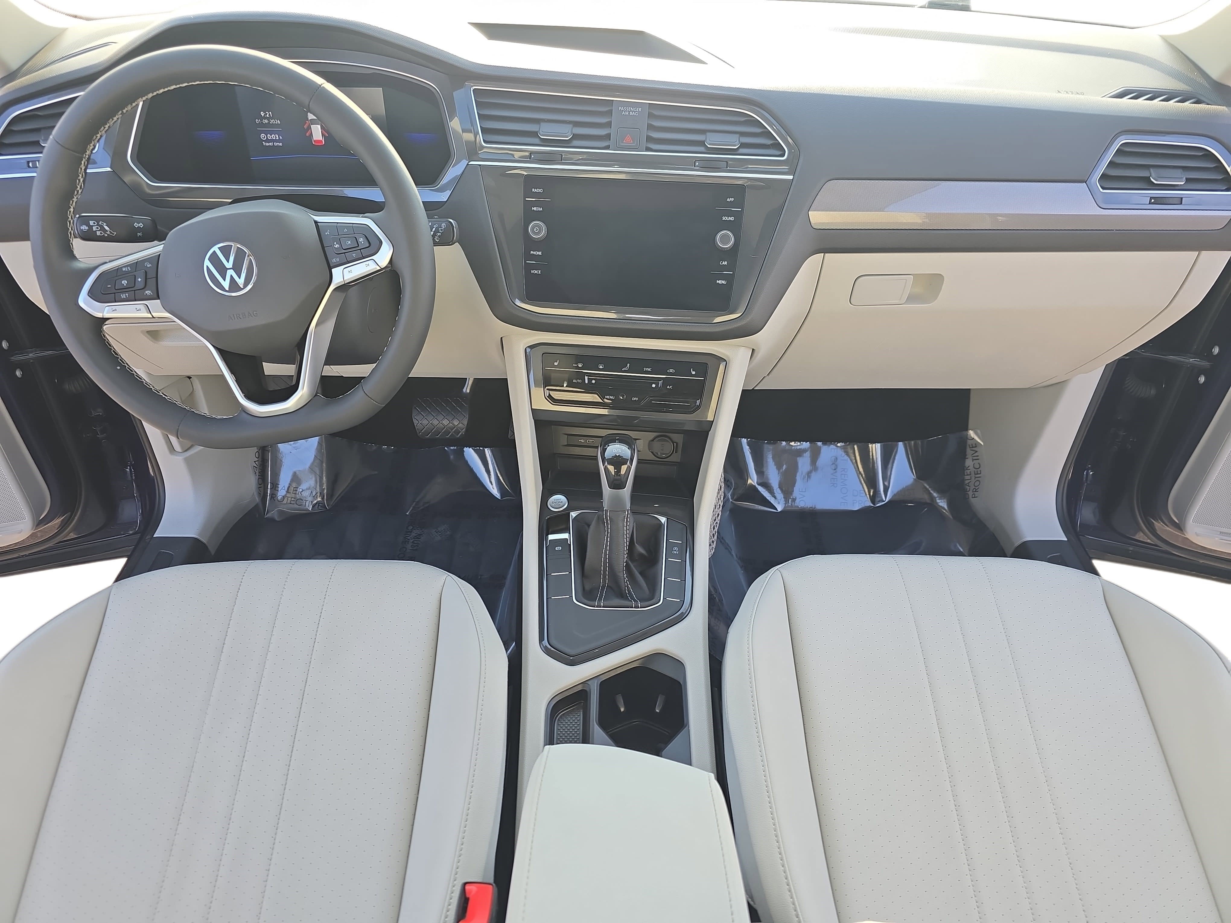 Used 2022 Volkswagen Tiguan SE image 9