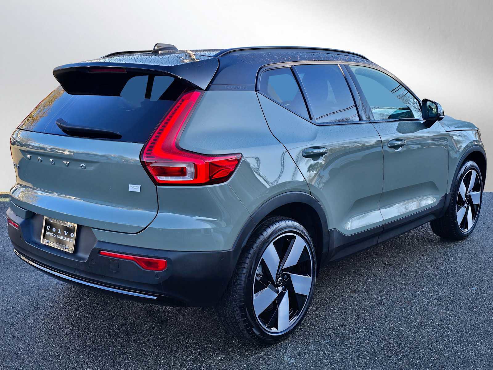 Used 2023 Volvo XC40 Recharge Plus w/ Protection Package Premier image 3