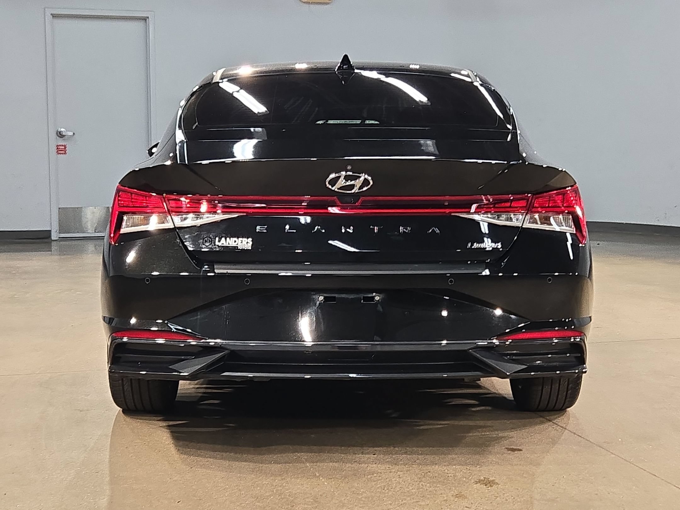 Used 2023 Hyundai Elantra Limited FWD image 6