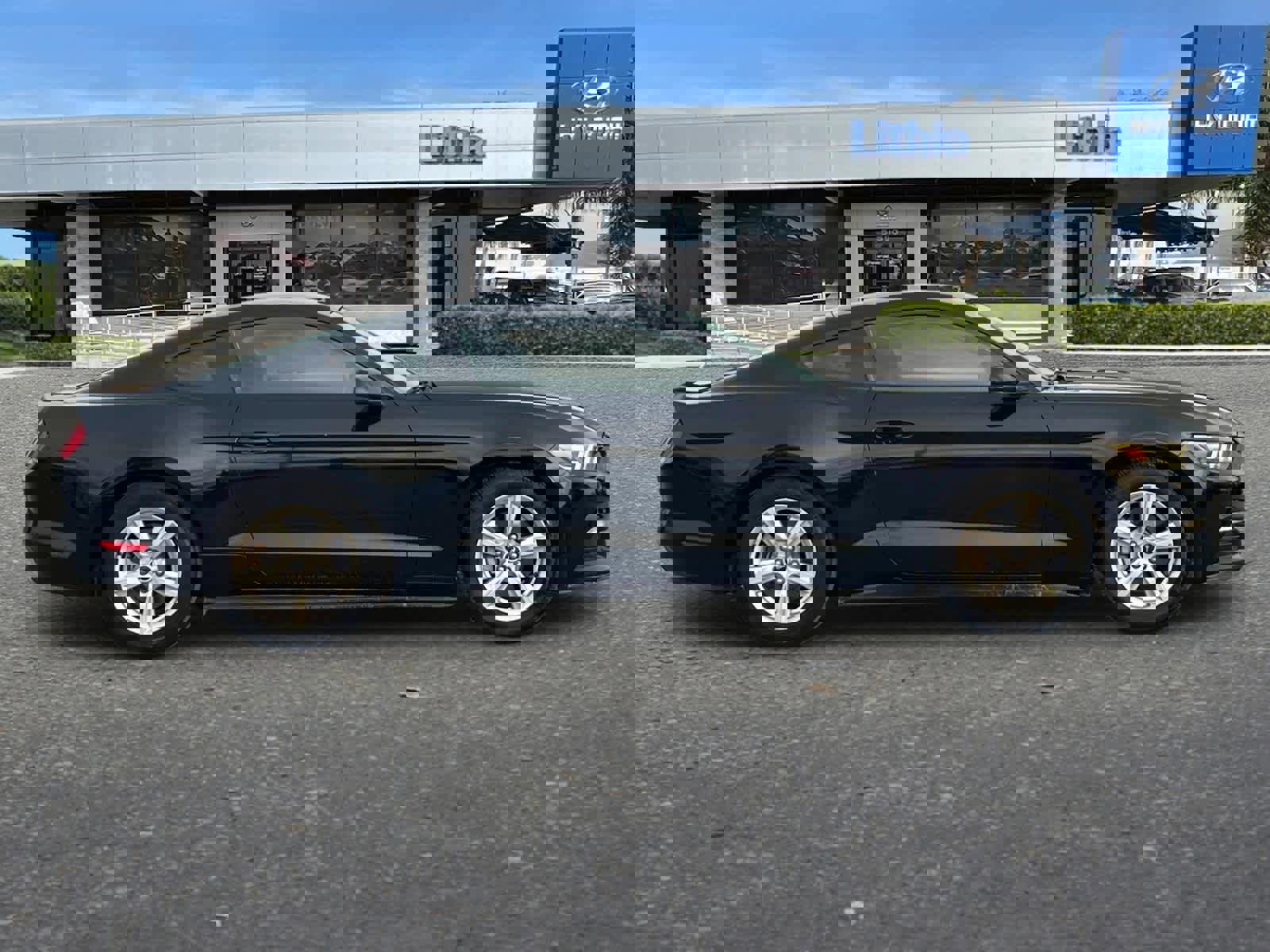 Used 2015 Ford Mustang Coupe image 8