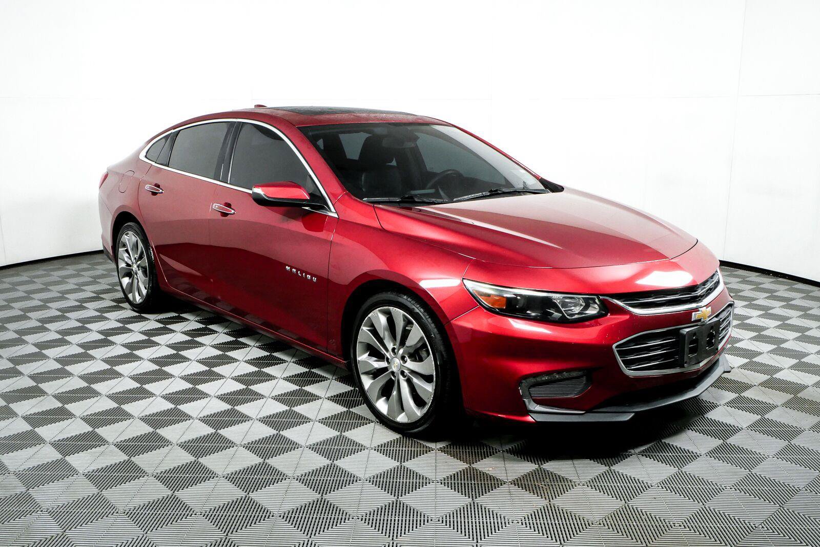 Used 2017 Chevrolet Malibu Premier w/ Premier Sun and Wheel Package FWD image 1