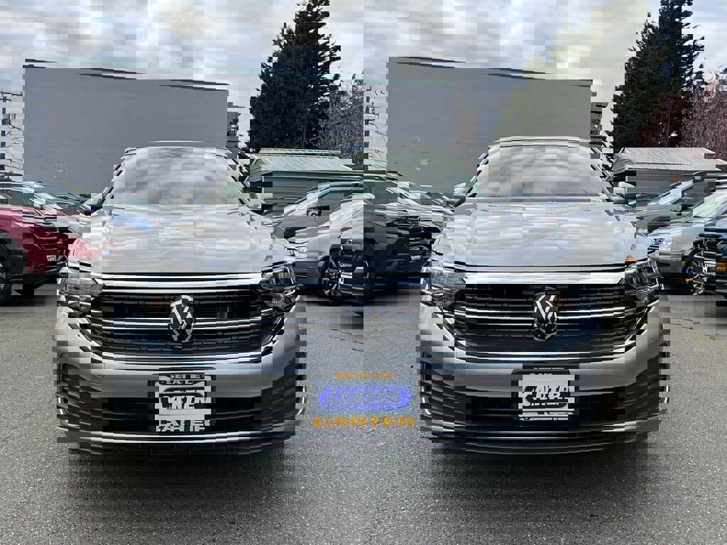 Certified 2023 Volkswagen Jetta SE w/ Panoramic Sunroof Package image 3