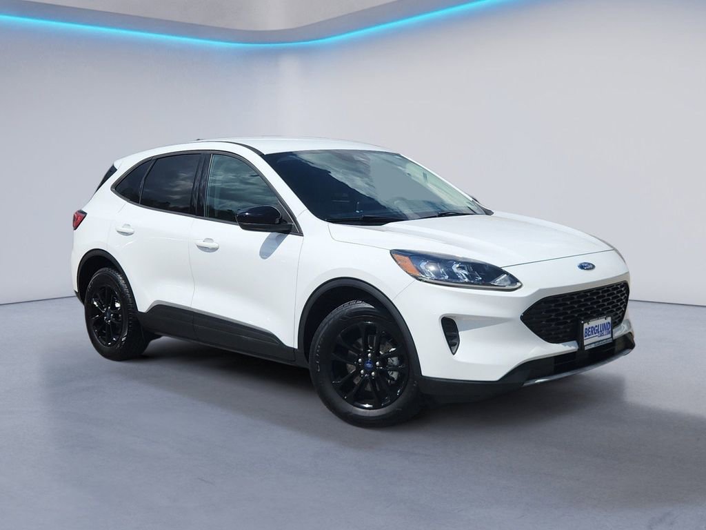 Used 2020 Ford Escape SE Sport image 2