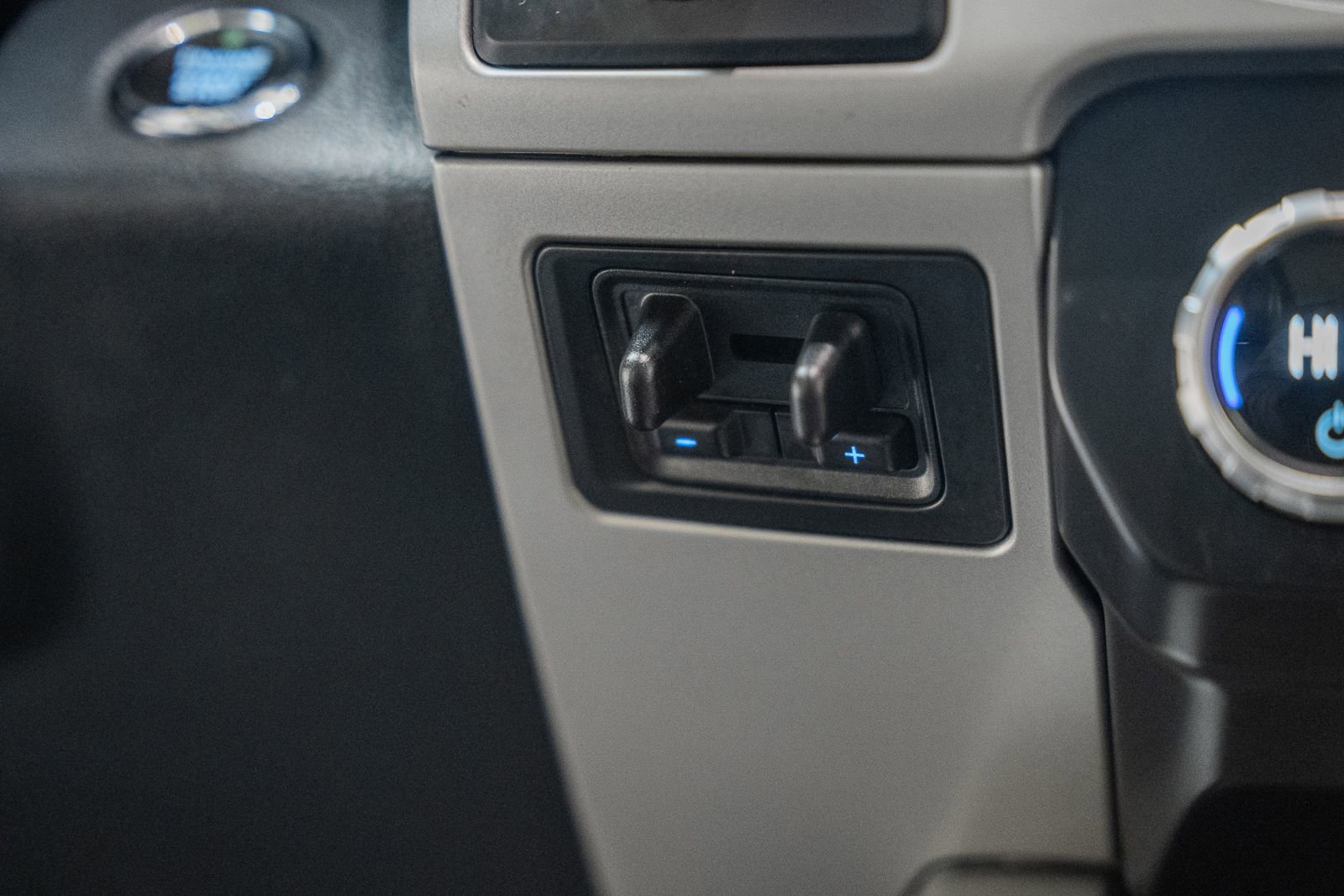 Used 2022 Ford F250 Lariat w/ Black Appearance Pkg image 35