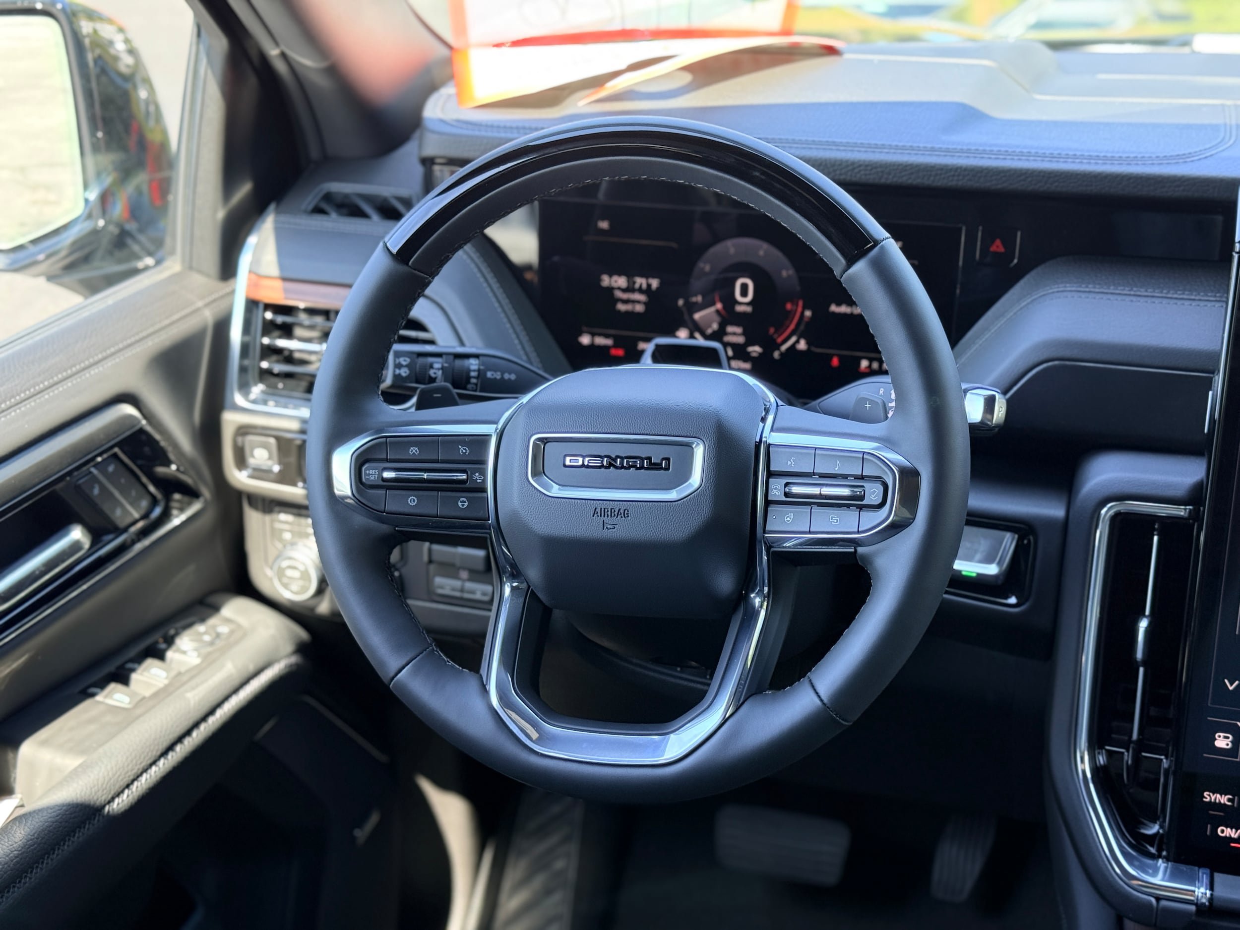 New 2026 GMC Yukon Denali w/ Denali Reserve Package AWD/4WD image 15