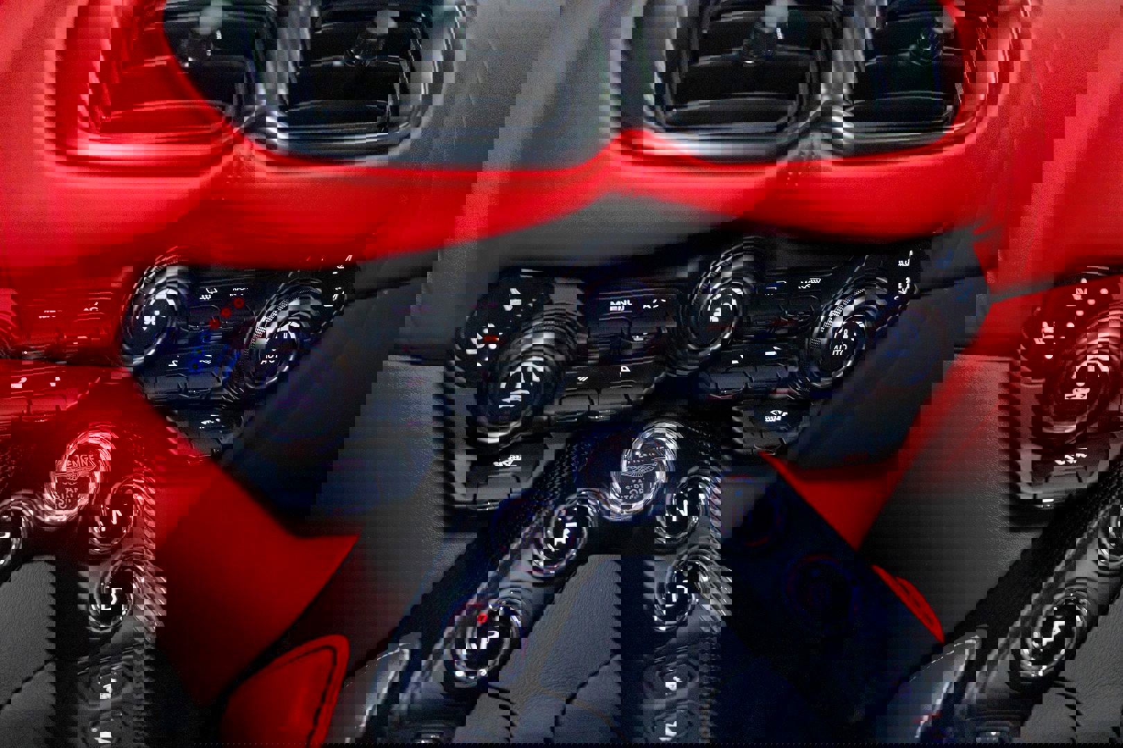 Used 2019 Aston Martin V8 Vantage Coupe image 44