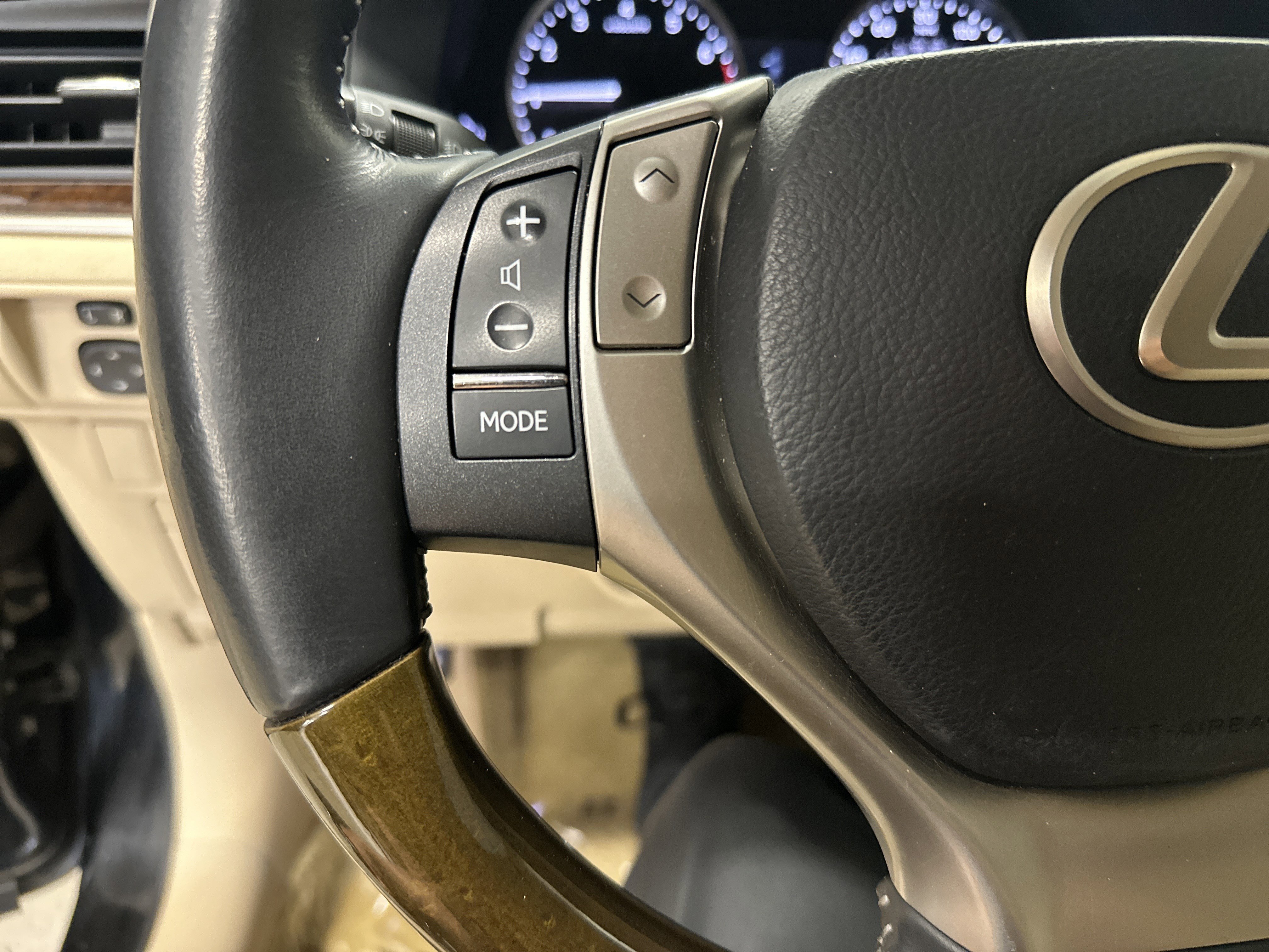 Used 2015 Lexus ES 350 w/ Luxury Package image 19