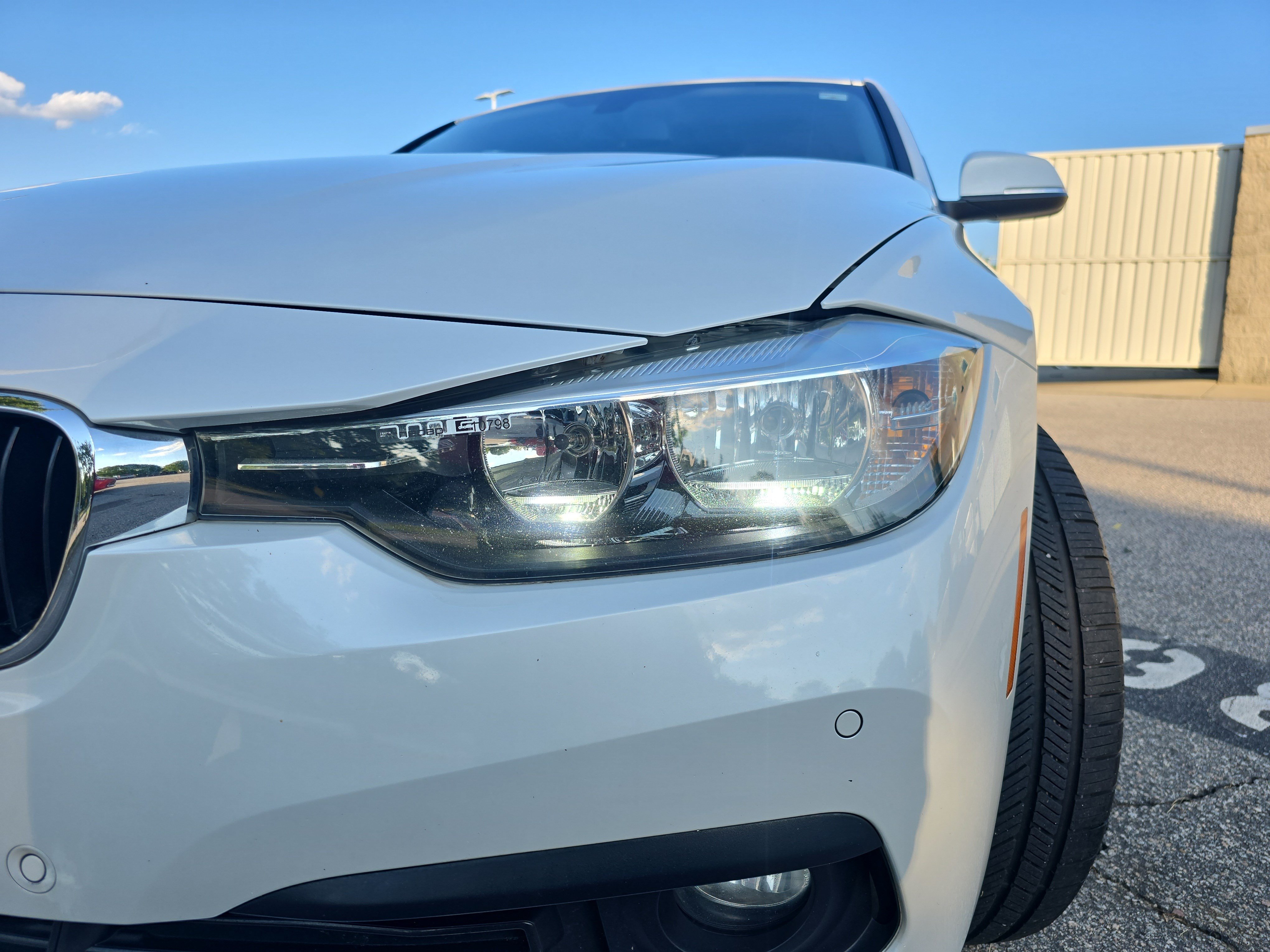 Used 2017 BMW 320i xDrive Sedan AWD/4WD image 29