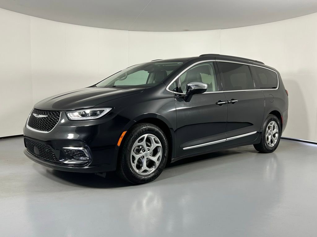 Used 2023 Chrysler Pacifica Limited image 3