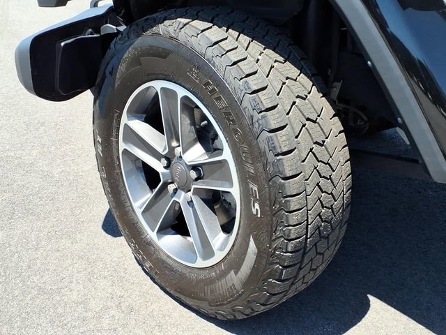 Used 2023 Jeep Wrangler Unlimited Sahara AWD/4WD image 9