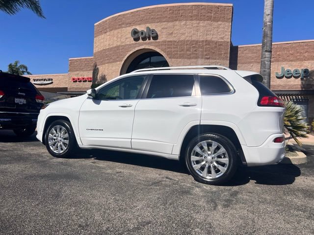 Used 2017 Jeep Cherokee Overland w/ Technology Group FWD image 2