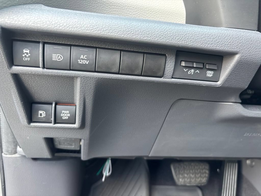 Used 2021 Toyota Sienna Limited FWD image 12