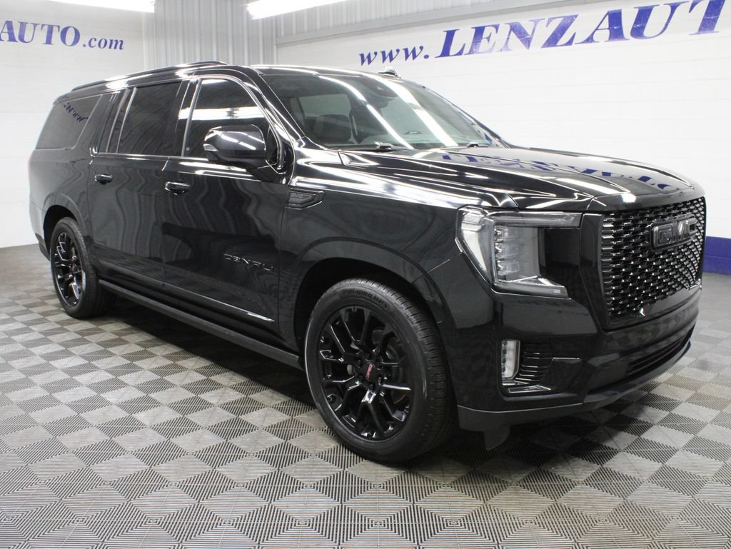 Used 2023 GMC Yukon XL Denali w/ Denali Reserve Package AWD/4WD image 3